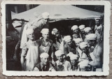 Elevi militari pregatind mancare, 1941// fotografie