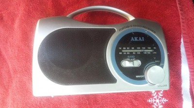 RADIO AKAI ELE10321 ,CU PROBLEME DE FUNCTIONARE ! foto
