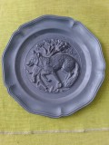 Farfurie decorativa din zinc, scenade vanatoare cu vulpe