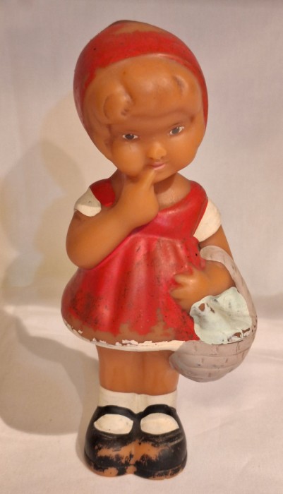 SCUFITA ROSIE - personaj de poveste, figurina din cauciuc - Jucarie veche Aradeanca, anii 1970