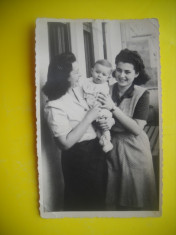 HOPCT 134 R BUCURESTI 1947 DOUA FEMEI SI UN BAIETEL -FOTOGRAFIE VECHE TIP CP foto