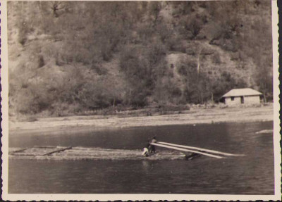 HST P151 Poza plutași pe Bistrița &amp;icirc;ntre Piatra Neamț și Bicaz 1943 foto