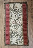 CENTRU DE MASA VINTAGE CU MARGINI FIRE METALICE, CATIFEA SI MATERIAL TIP BROCART