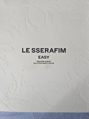 Le Sserafim, Vol. 2 Featherly Lotus foto