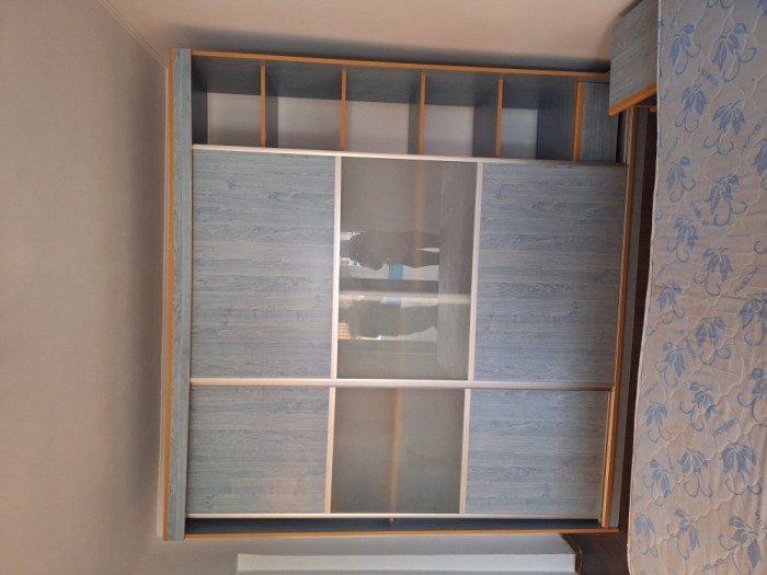 Vand mobila dormitor aproape nouă!