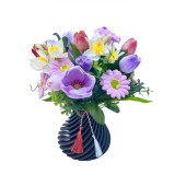 Aranjament floral cu lalele, narcise, crizanteme si magnolii (Multicolor)