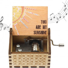 Cutii muzicale YYT You are My Sunshine, cutie muzicală din lemn sculptat cu mani