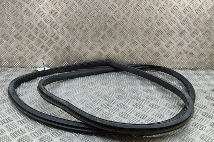 Garnitura ușă st&acirc;nga spate VW CADDY IV Furgon SAA, SAH 2018 OEM: 2K5843792F | 23624110
