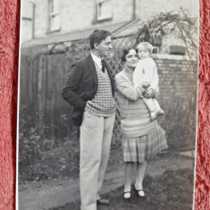 Fotografie, Geo (dr. Litarczek, parintele radiologiei romanesti) la un an si 7 zile, impruna cu parintii Cambridge 1927