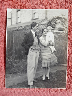 Fotografie, Geo (dr. Litarczek, parintele radiologiei romanesti) la un an si 7 zile, impruna cu parintii Cambridge 1927 foto