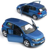 Macheta Volkswagen Golf GTI albastru 1:36 replica metal cu usi deschise si mecanism pull back fara cutie proprie