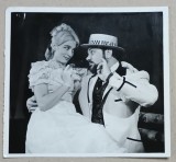SCENA DIN PIESA &#039; ACEST ANIMAL CIUDAT &#039; , CU GILDA MARINESCU si GEORGE CONSTANTIN , FOTOGRAFIE DE PRESA , ANII &#039; 70