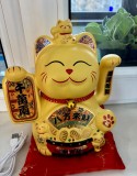 Pisica Maneki Neko super simpatică