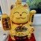 Pisica Maneki Neko super simpatică