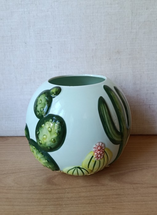 Vas ceramic model cu cactusi