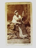 Fotografie pe carton 105x65 mm țărancă cu fuior,Franz Duschek-Bucuresci cca 1880
