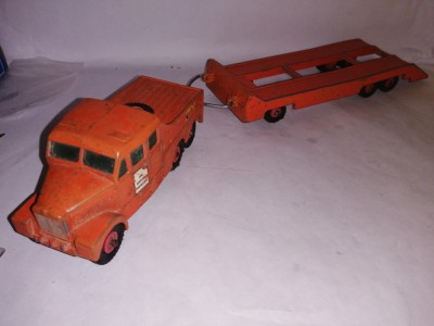 bnk jc Matchbox K-8-a Transporter - roti rosii foto