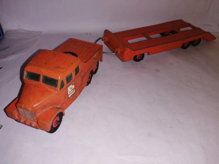 bnk jc Matchbox K-8-a Transporter - roti rosii