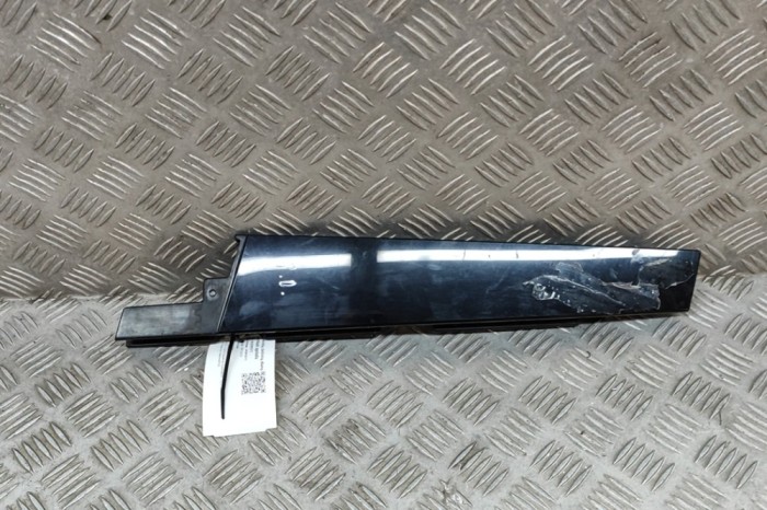 Ornament vertical ușă dreapta față VW PASSAT B8 3G2 2018 OEM: 3G0837902AB | 22269377