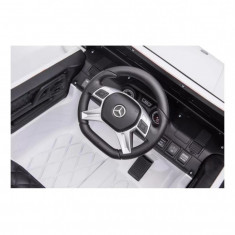Masinuta electrica pentru copii Mercedes G63 alb cu telecomanda