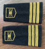 C2 24 - Grade militare - capitan transmisiuni - semne arma brodate - piesa de colectie!