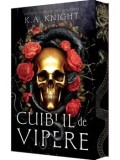 Precomanda - Cuibul de vipere/K.A. Knight