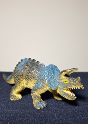Jucarie, figurina din cauciuc - Dinozaur Triceratops, 12 x 4cm foto
