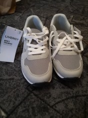 Adidasi sport