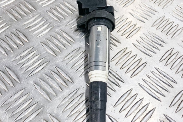 Bobina de inducție de &icirc;naltă tensiune BMW 5 F10 2011 OEM: GN10571,KX46A 11206840