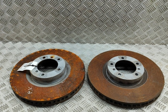 Set disc de fr&acirc;nă față PORSCHE Taycan 2022 OEM: 9J1615302A,9J1615301A 31646858