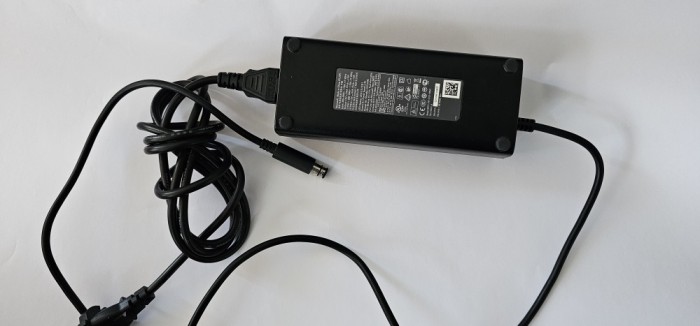 ALIMENTATOR Xbox 360 E Model: PE-2121-03M1