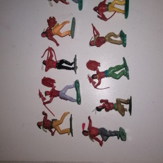 LOT 10 FIGURINE / FIGURINA INDIENI VECHI HONG KONG