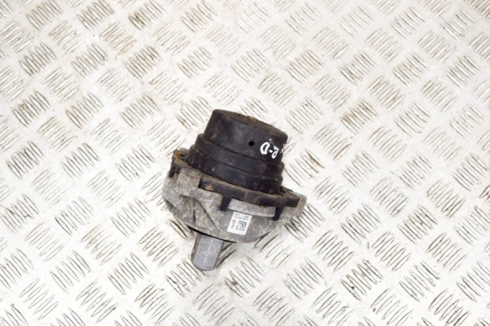 Suport motor dreapta BMW 3 F30, F80 2015 OEM: 6850220 14552147
