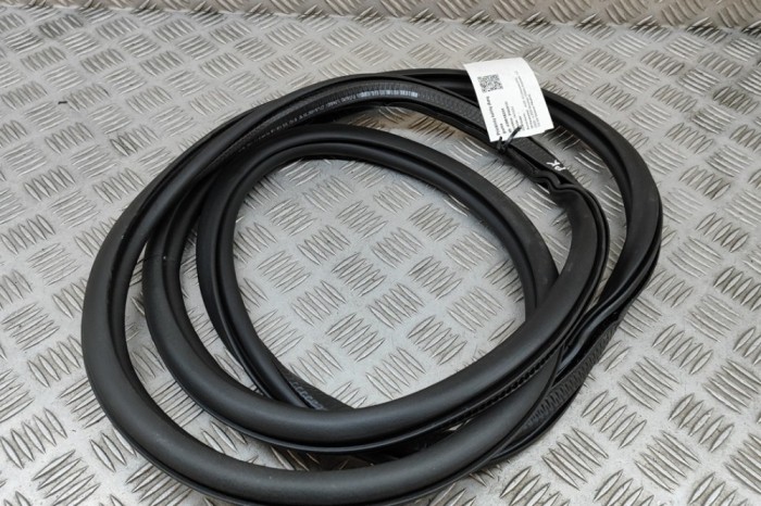 Garnitura ușă st&acirc;nga față AUDI A3 Limousine 8YS 2024 OEM: 8Y0831721B | 30618331