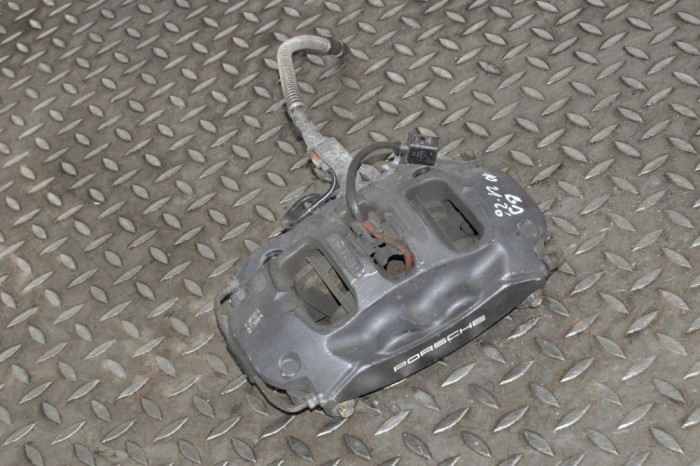 Etrier de fr&acirc;nă dreapta spate PORSCHE PANAMERA 970 2013 OEM: Hatchback | 11698662