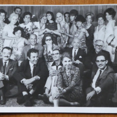 Fotografie de grup cu artisti ; Ion Lucian , anii 70