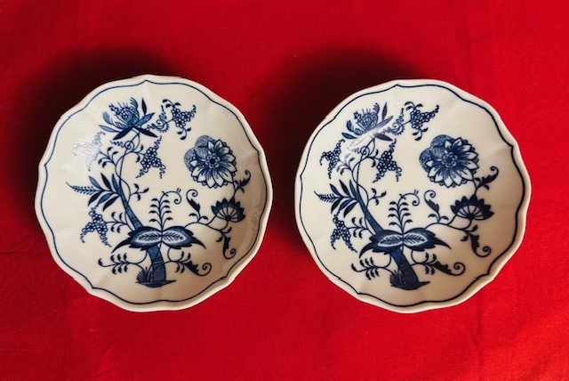 2 BOLURI DIN PORTELAN FIN- ZWIEBELMUSTER- MARCAJ ORIGINAL BOHEMIA D16CM