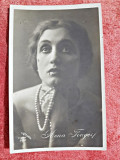 Fotografie tip carte postala, femeie cu perle, inceput de secol XX