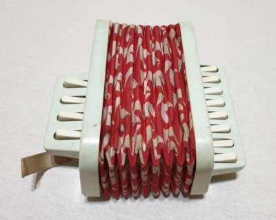 Jucarie muzicala de colectie veche perioada comunista ACORDEON din plastic 1970 foto