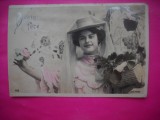 HOPCT 12236 ANUL 1907 -FELICITARE VECHE -FEMEI FRUMOASE CU PALARIE -STAMPILOGRAFIE/ TIMBRU -FRANTA -EUROPA - -ROMANTICA- -CIRCULATA