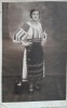 Fotografie tip carte postala, tanara in straie populare romanesti, perioada interbelica