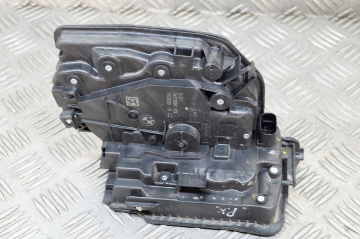 &Icirc;ncuietoare ușă st&acirc;nga față BMW 5 G30 2021 OEM: 7477695,182838-10 14384344