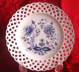 FARFURIE PORTELAN PERFORAT TRAFORAT ARZBERG BAVARIA MODEL BLUE ONION 24.5 CM