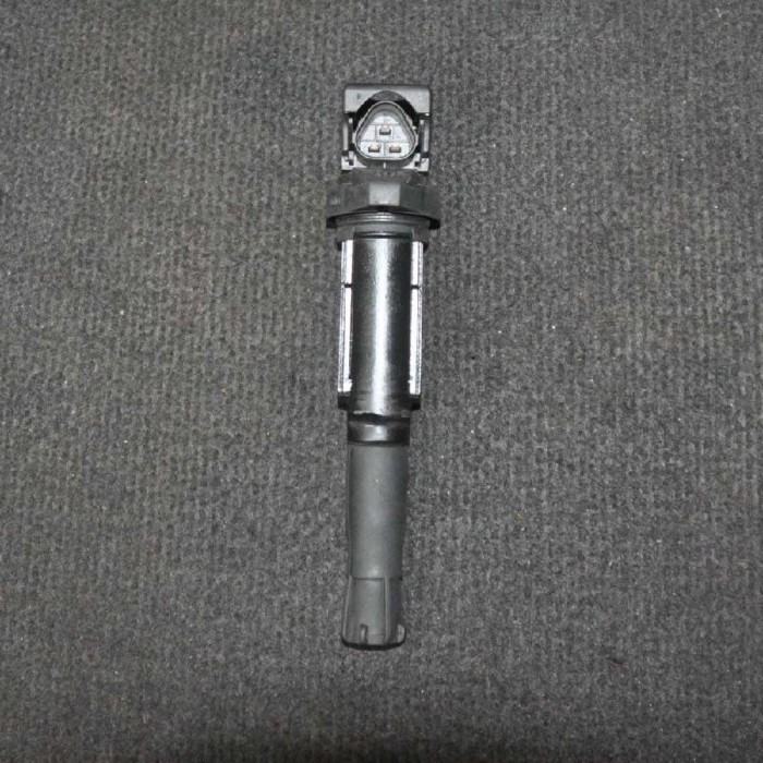 Bobina de inducție de &icirc;naltă tensiune BMW 3 E46 2004 OEM: 7551260 2015385