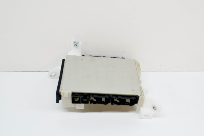 Modul de confort TOYOTA C-HR _X1_ 2018 OEM: 82730-F4010-B,82730-F4010,6358-7132 | 14888323