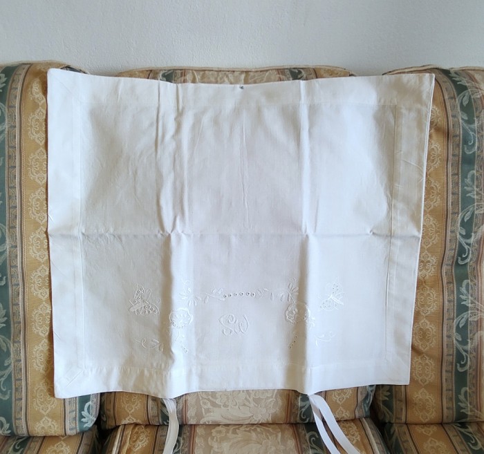 Fata de perinuta Vintage, cu broderie manuala
