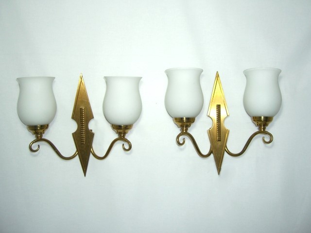 Aplice alamă aurita, sticlă opalină, attr Maison Charles, vintage