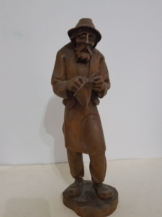 Statueta vintage cu un batranel