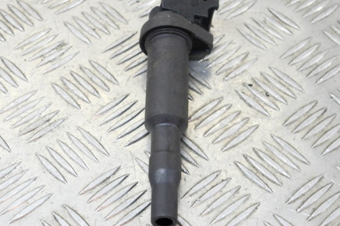 Bobina de inducție de &icirc;naltă tensiune BMW 5 F10 2011 OEM: 1437986,7594937,0221504470 13723502