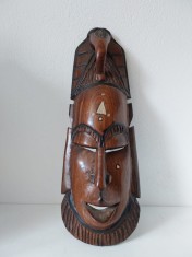 ** Masca africana sculptata in lemn cu intarsie de os, veche, vintage, 43x16cm foto